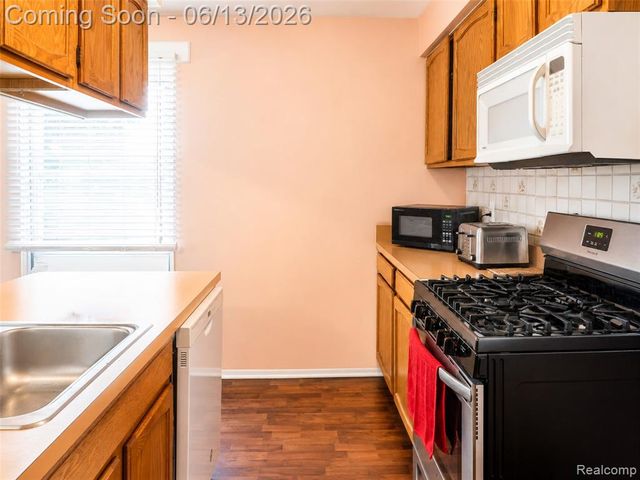 1442 Mariner Drive, Walled Lake, MI 48390