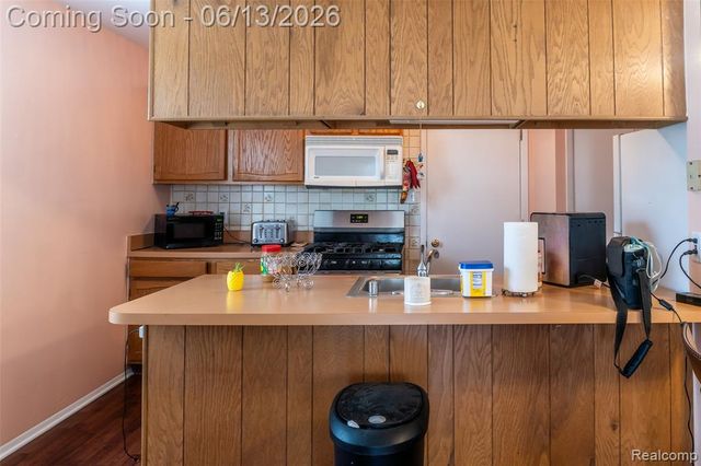 1442 Mariner Drive, Walled Lake, MI 48390