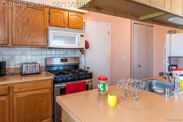 1442 Mariner Drive, Walled Lake, MI 48390