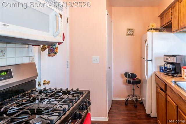 1442 Mariner Drive, Walled Lake, MI 48390