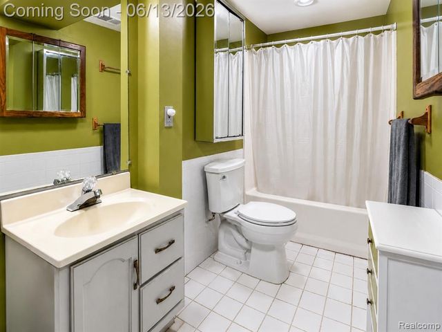 1442 Mariner Drive, Walled Lake, MI 48390
