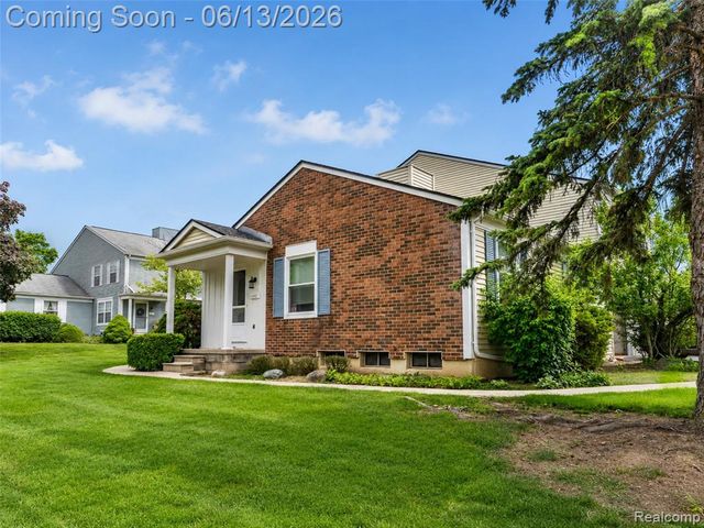 1442 Mariner Drive, Walled Lake, MI 48390