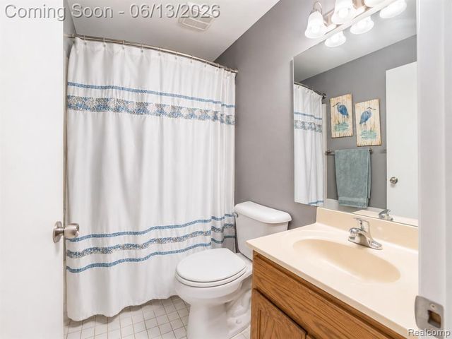1442 Mariner Drive, Walled Lake, MI 48390