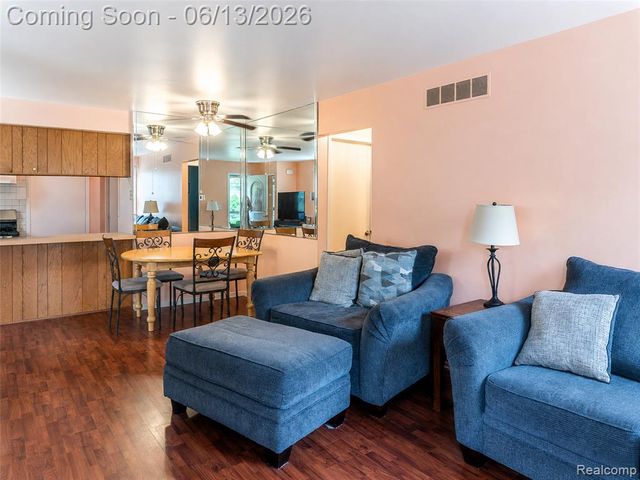 1442 Mariner Drive, Walled Lake, MI 48390