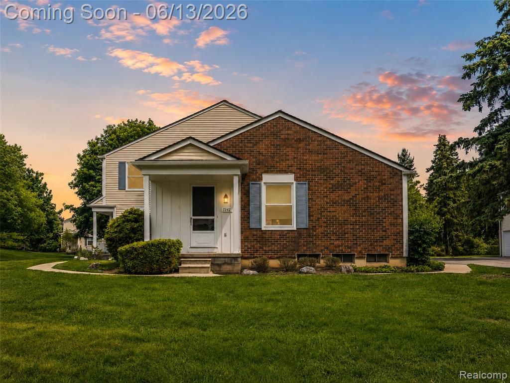 1442 Mariner Drive, Walled Lake, MI 48390