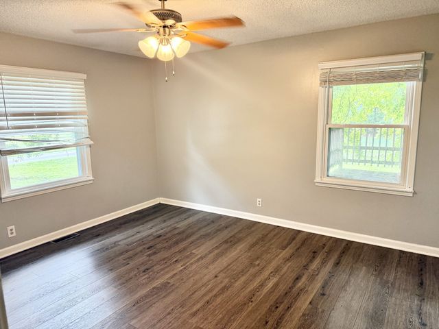 1387 Old Clarksville Pike, Pleasant View, TN 37146