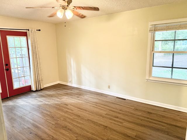 1387 Old Clarksville Pike, Pleasant View, TN 37146