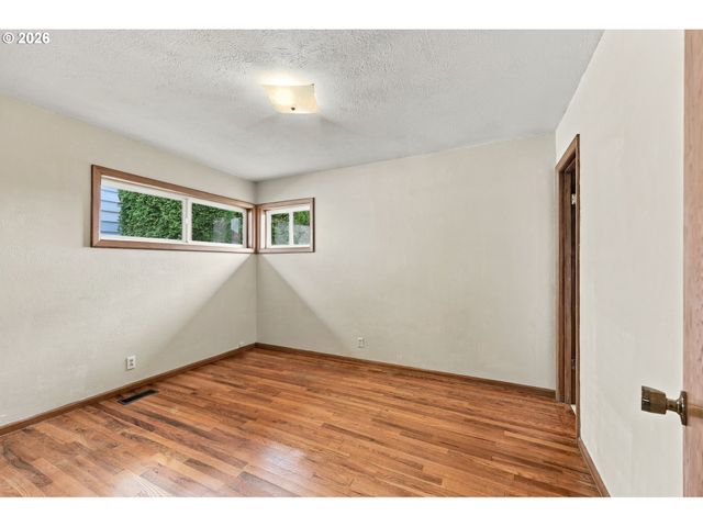 1690 Nw 1ST St, Gresham, OR 97030
