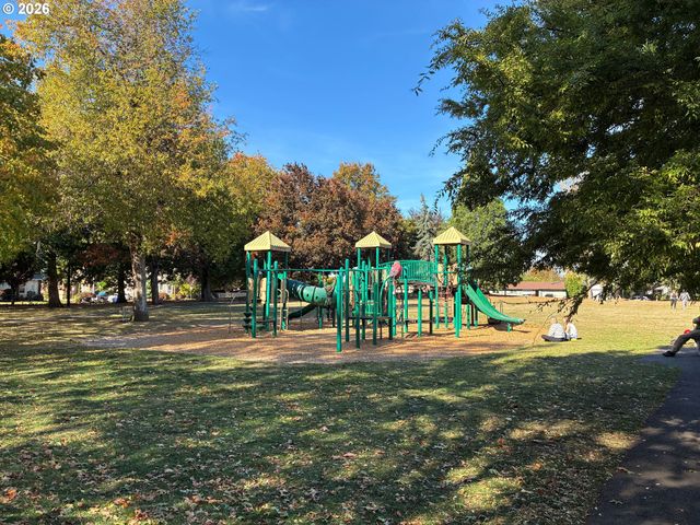 1690 Nw 1ST St, Gresham, OR 97030