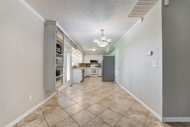 4225 Clendon Way, Del City, OK 73115