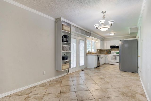 4225 Clendon Way, Del City, OK 73115
