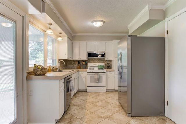 4225 Clendon Way, Del City, OK 73115