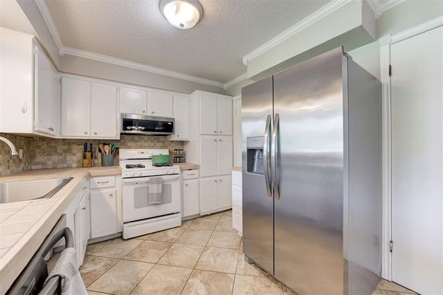 4225 Clendon Way, Del City, OK 73115