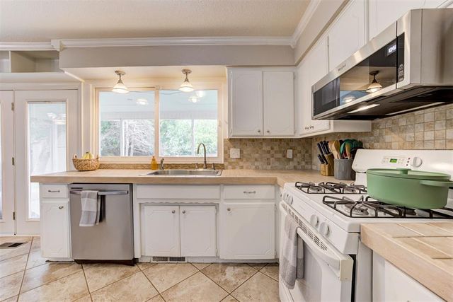 4225 Clendon Way, Del City, OK 73115