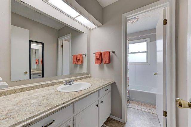 4225 Clendon Way, Del City, OK 73115