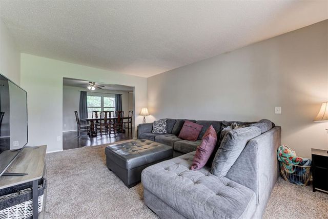 4225 Clendon Way, Del City, OK 73115