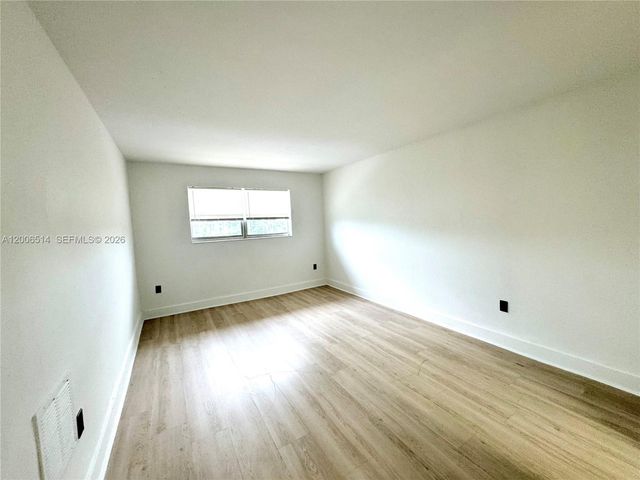 12215 W Dixie Hwy 304, North Miami, FL 33161