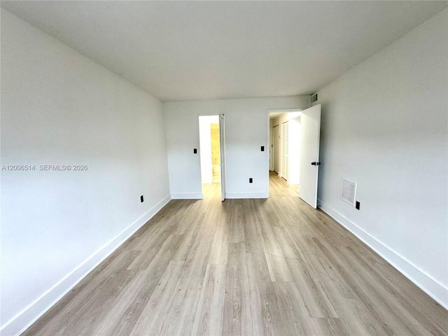 12215 W Dixie Hwy 304, North Miami, FL 33161