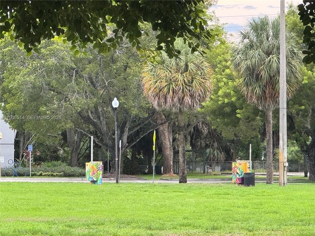 12215 W Dixie Hwy 304, North Miami, FL 33161