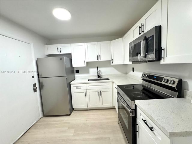 12215 W Dixie Hwy 304, North Miami, FL 33161