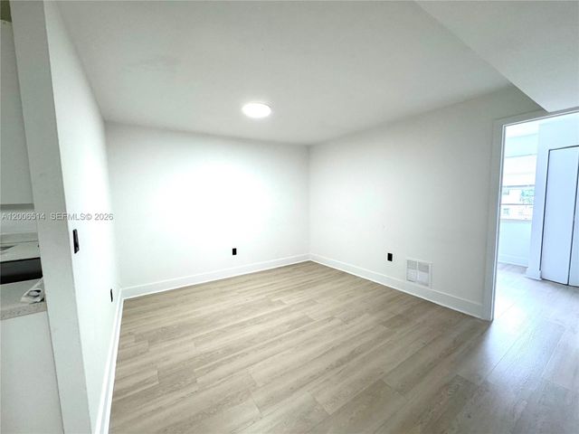 12215 W Dixie Hwy 304, North Miami, FL 33161