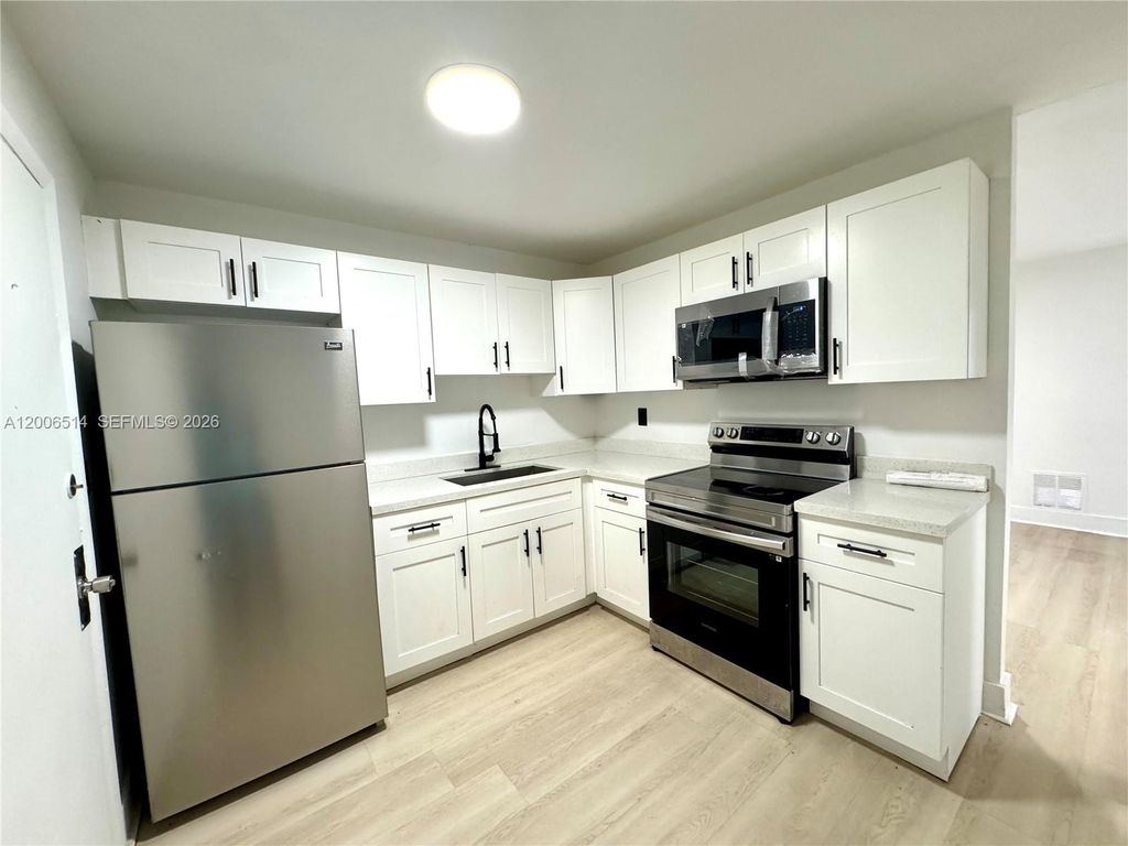 12215 W Dixie Hwy 304, North Miami, FL 33161