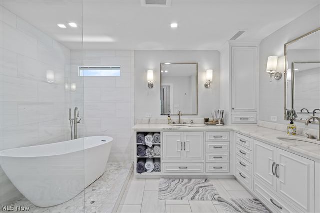 410 Darbys Run, Bay Village, OH 44140