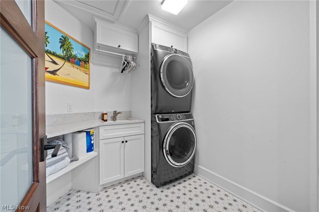 410 Darbys Run, Bay Village, OH 44140