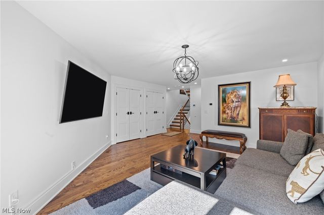 410 Darbys Run, Bay Village, OH 44140