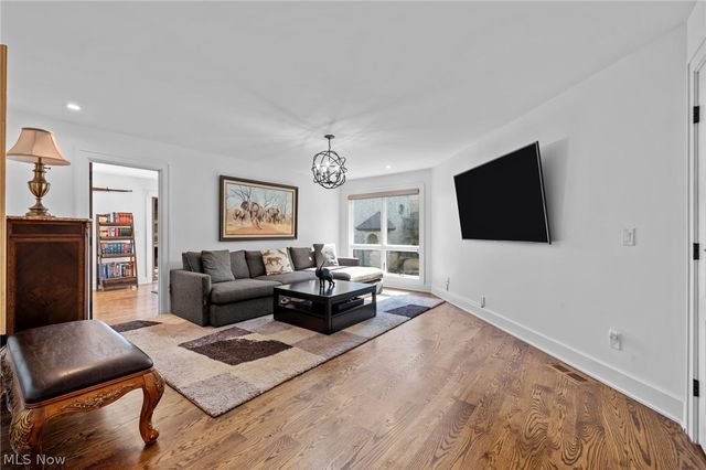 410 Darbys Run, Bay Village, OH 44140