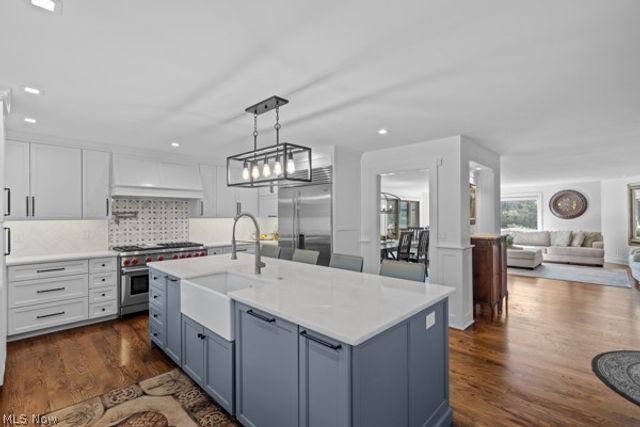 410 Darbys Run, Bay Village, OH 44140