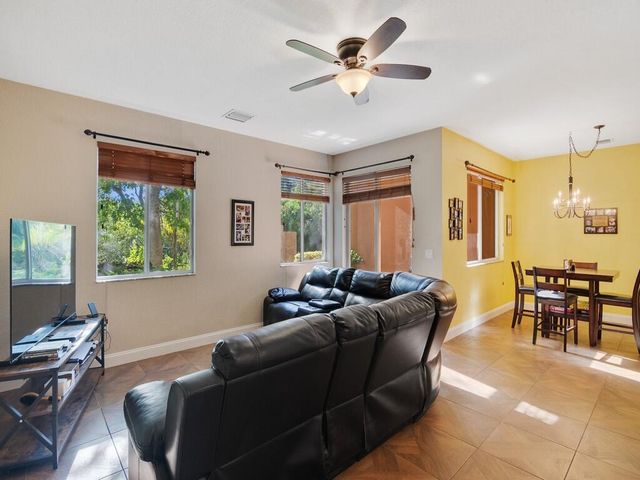 2529 Stockbridge Square SW, Vero Beach, FL 32962