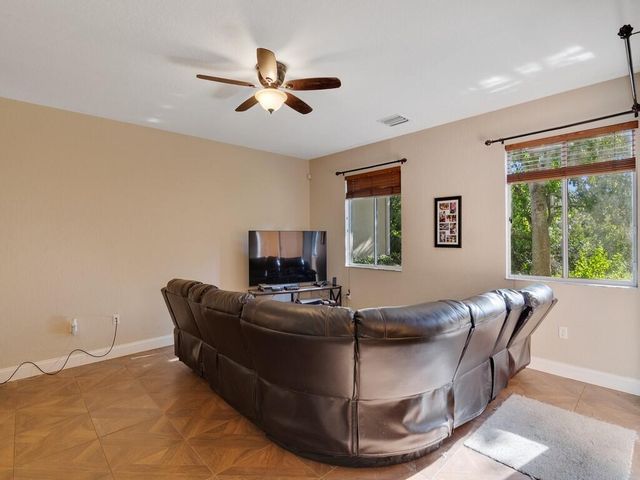 2529 Stockbridge Square SW, Vero Beach, FL 32962