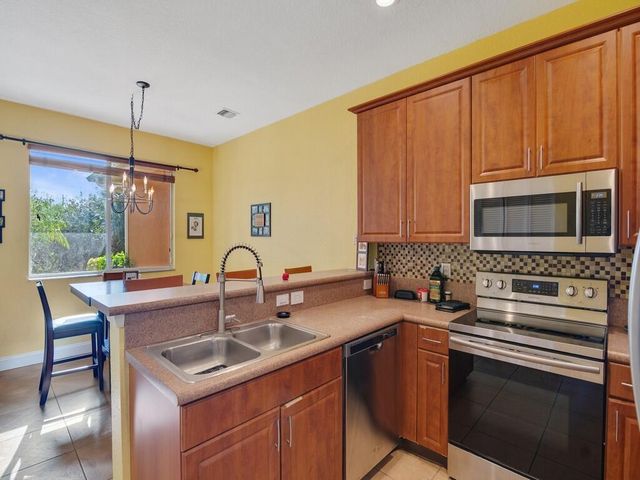 2529 Stockbridge Square SW, Vero Beach, FL 32962