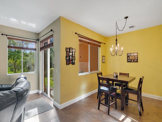 2529 Stockbridge Square SW, Vero Beach, FL 32962