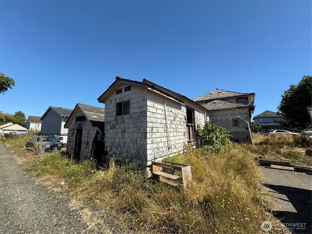 222 12th Street, Raymond, WA 98577
