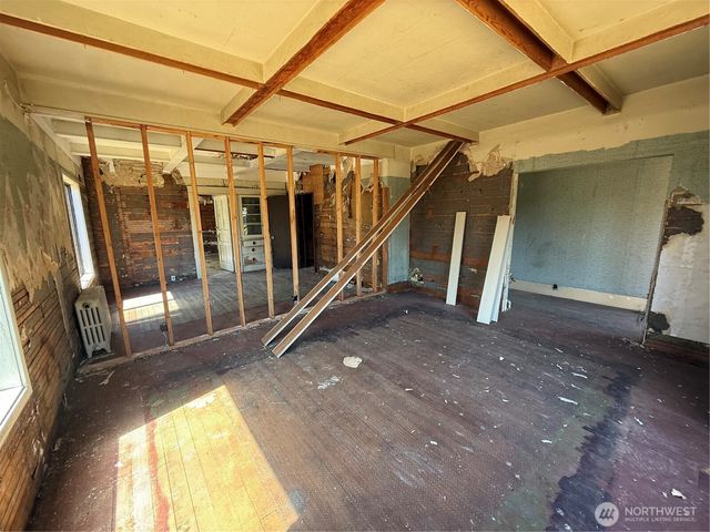 222 12th Street, Raymond, WA 98577