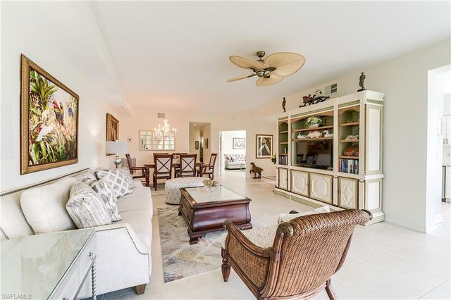 2070 Aberdeen LN 101, Naples, FL 34109