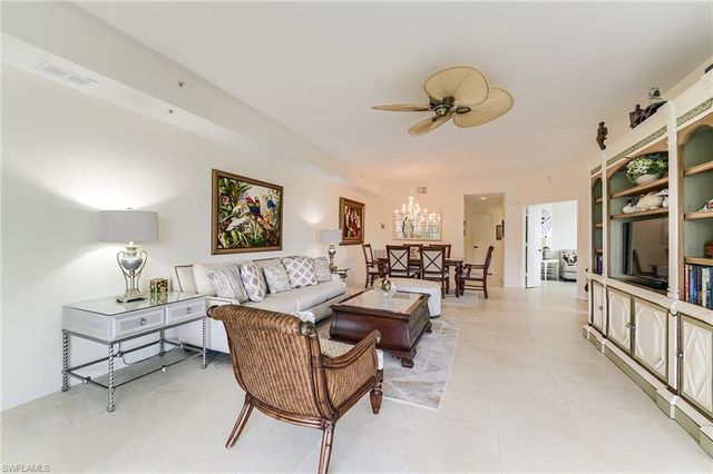 2070 Aberdeen LN 101, Naples, FL 34109