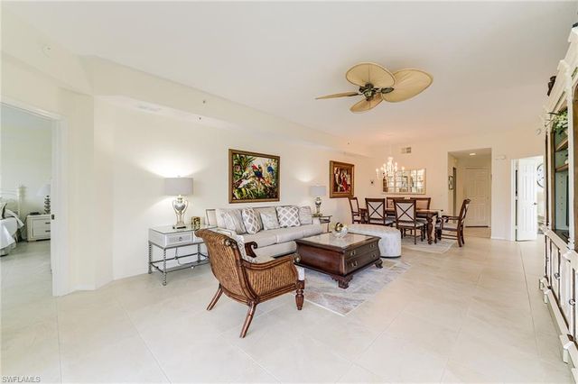 2070 Aberdeen LN 101, Naples, FL 34109