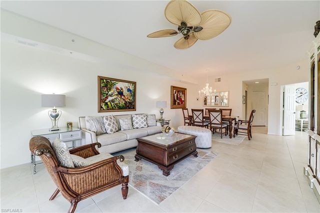 2070 Aberdeen LN 101, Naples, FL 34109