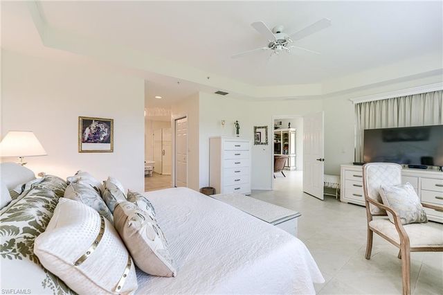 2070 Aberdeen LN 101, Naples, FL 34109
