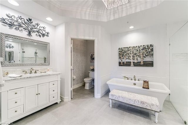 2070 Aberdeen LN 101, Naples, FL 34109