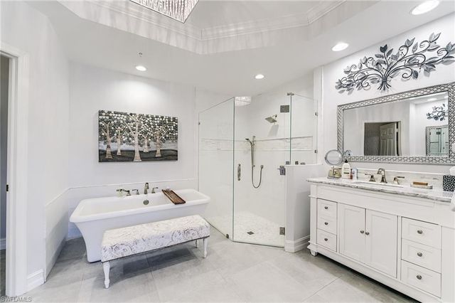 2070 Aberdeen LN 101, Naples, FL 34109