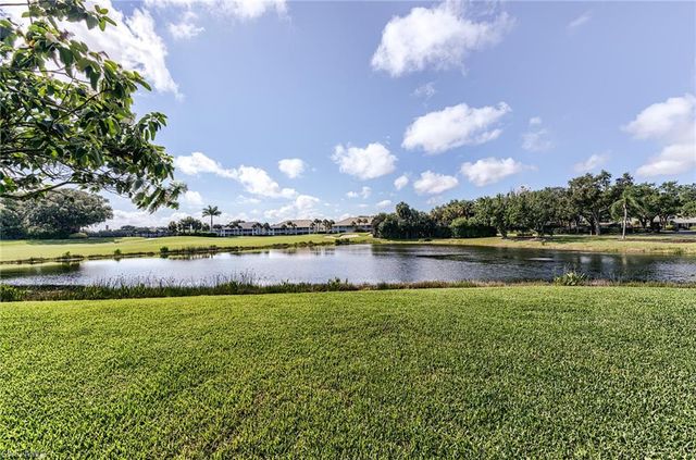 2070 Aberdeen LN 101, Naples, FL 34109