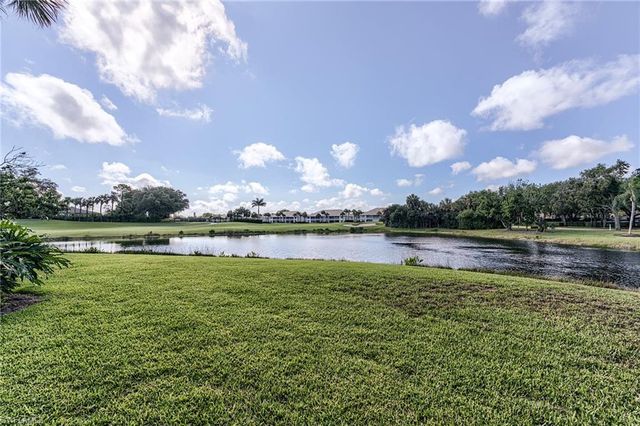 2070 Aberdeen LN 101, Naples, FL 34109