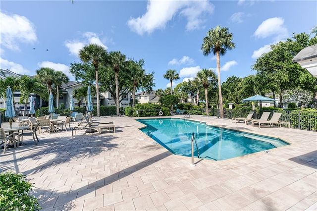 2070 Aberdeen LN 101, Naples, FL 34109