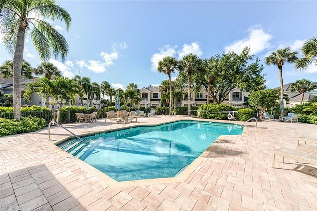 2070 Aberdeen LN 101, Naples, FL 34109