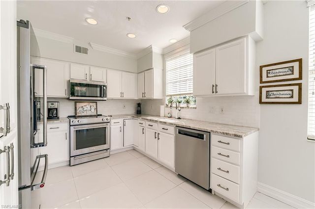 2070 Aberdeen LN 101, Naples, FL 34109