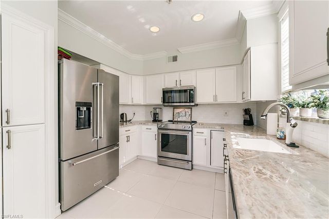 2070 Aberdeen LN 101, Naples, FL 34109
